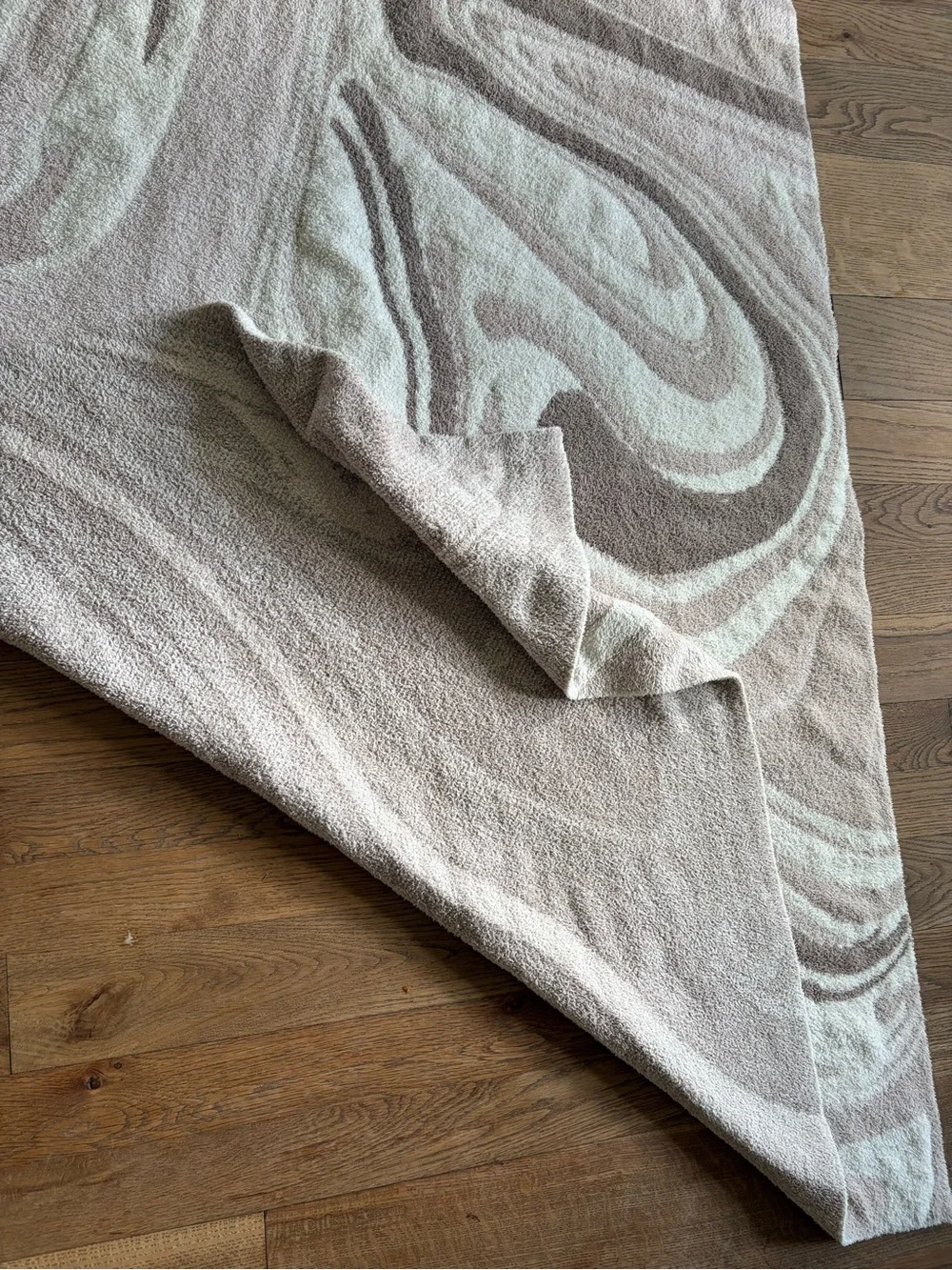 Barefoot Dreams Cozychic marbled Blanket in Cream sand Multi like new 45 x 60”